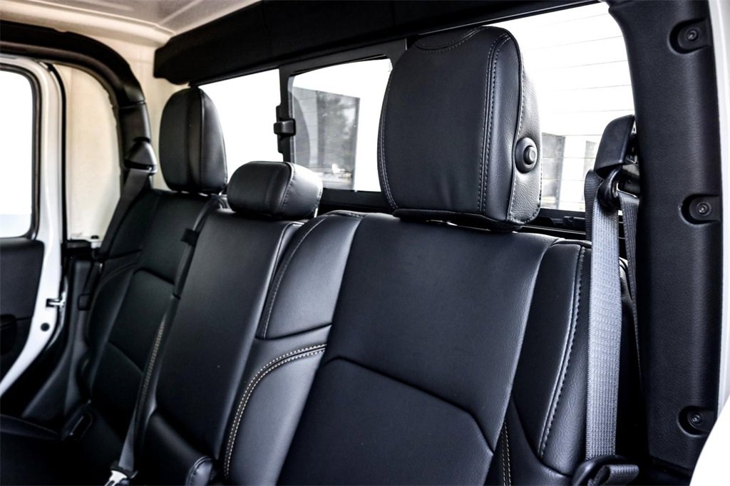 New 2025 Jeep Gladiator Sport w/ Premium Package image 19