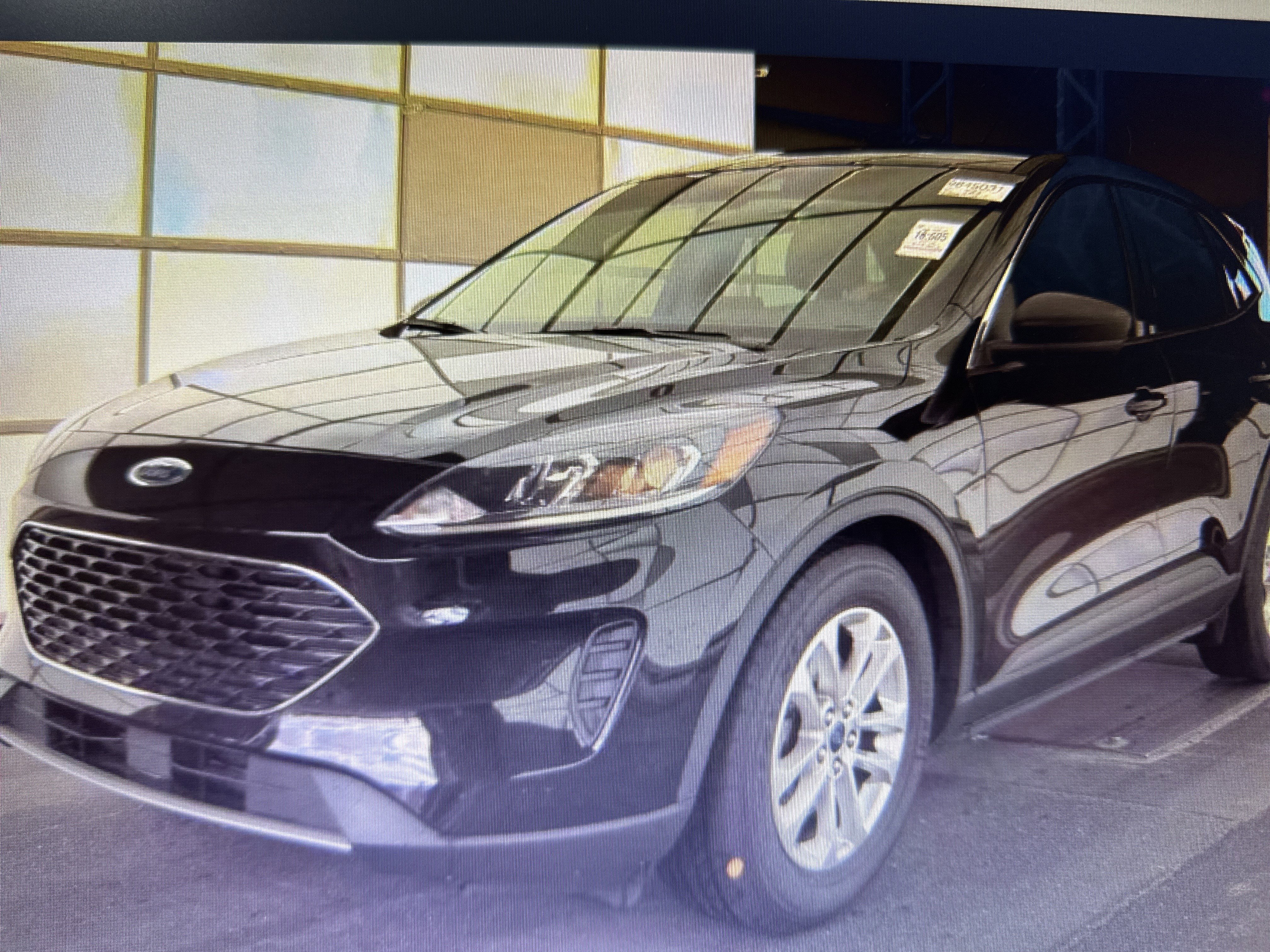 Used 2022 Ford Escape SE image 3