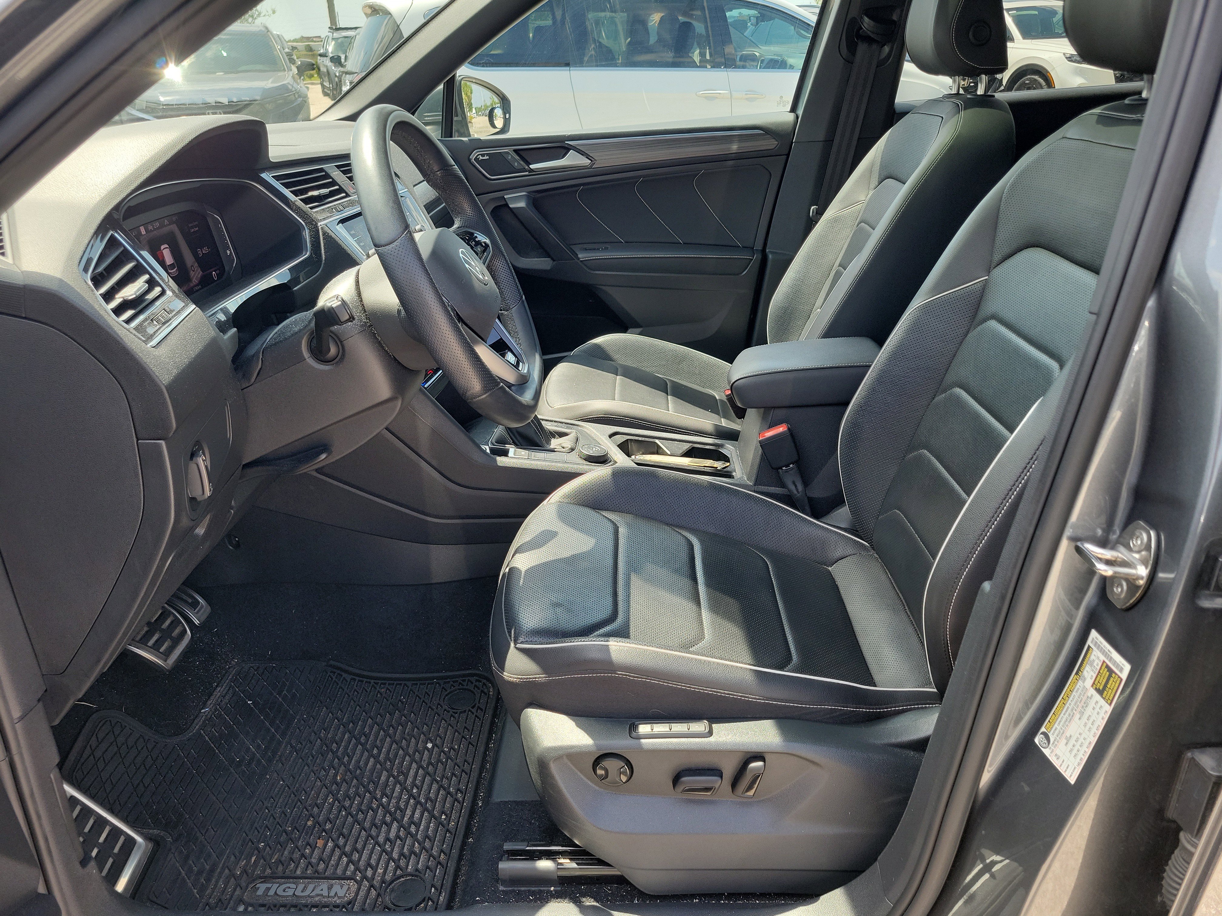Used 2022 Volkswagen Tiguan SEL R-Line image 23