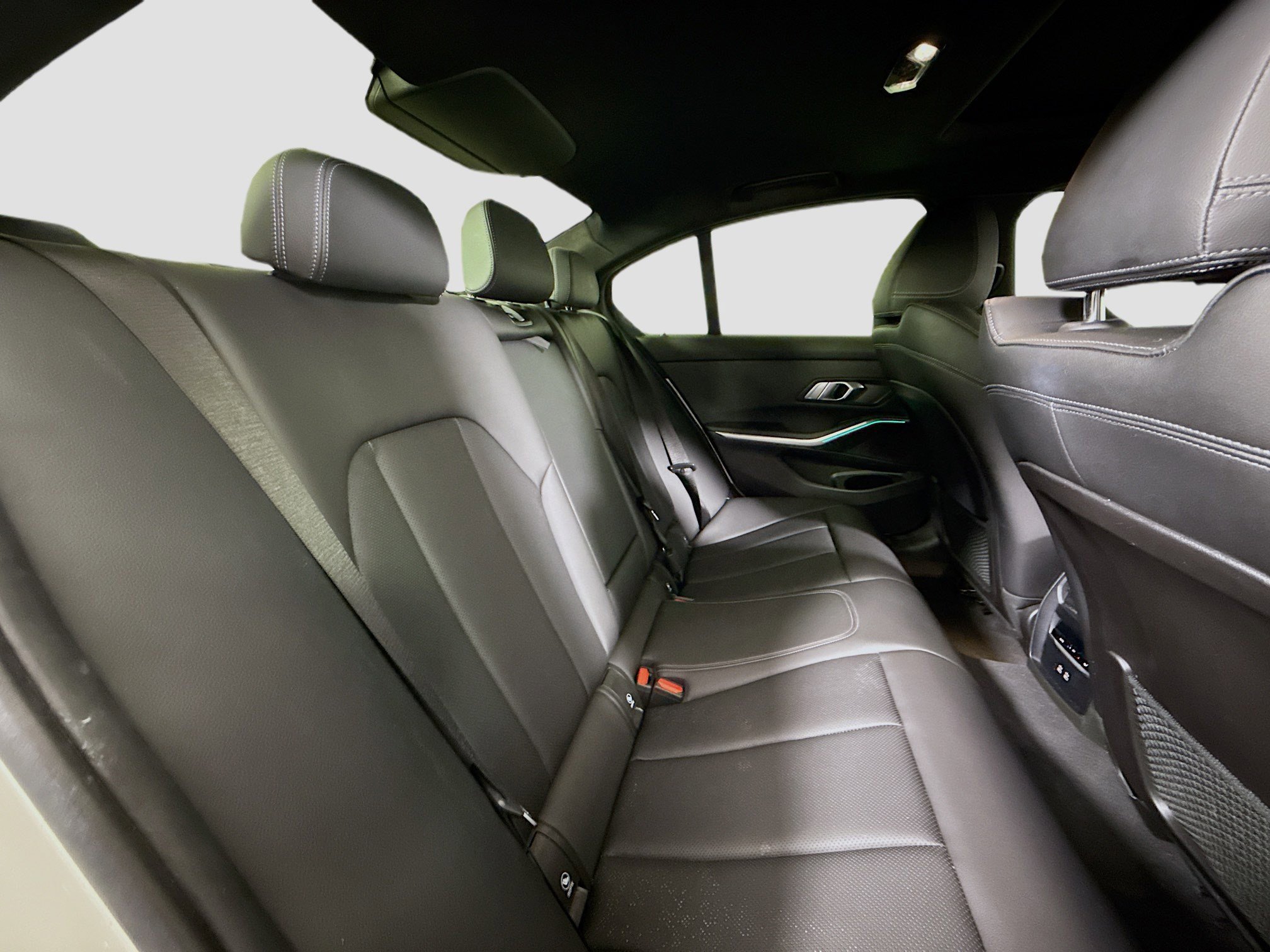 Used 2022 BMW 330e w/ M Sport Package image 27