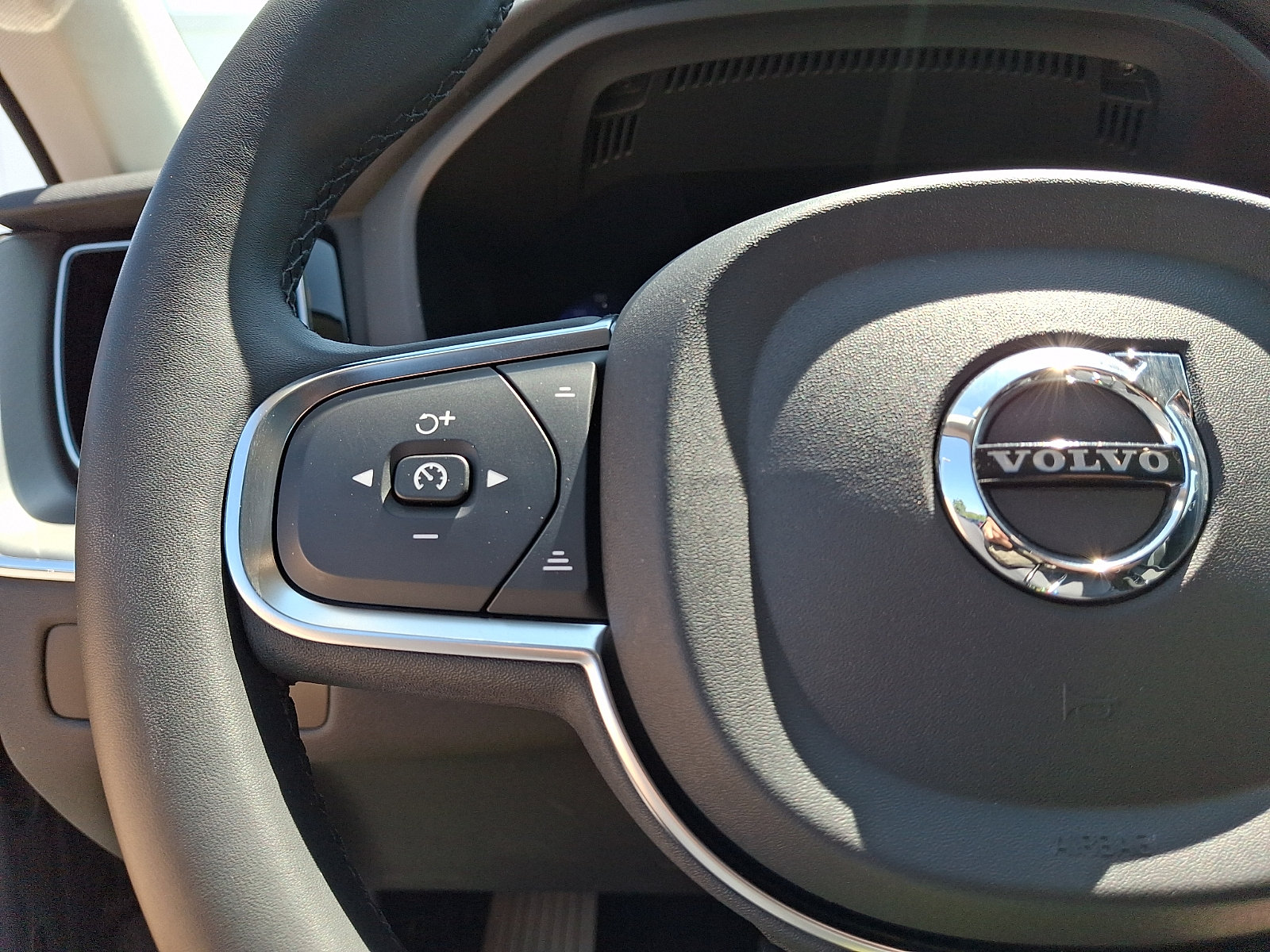 Certified 2024 Volvo XC60 B5 Core w/ Protection Package Premier AWD/4WD image 22