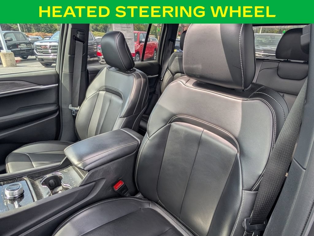 Used 2024 Jeep Grand Cherokee Limited w/ Black Appearance Package AWD/4WD image 17