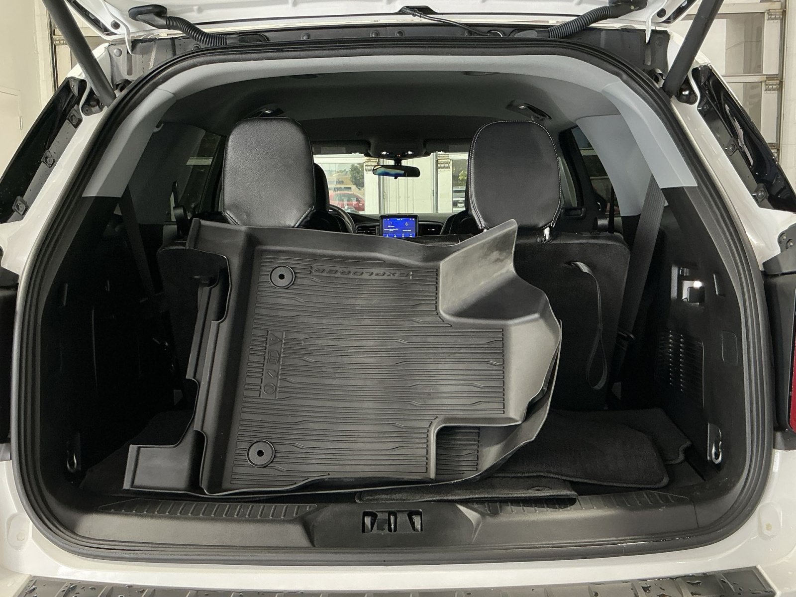 Used 2023 Ford Explorer XLT AWD/4WD image 25