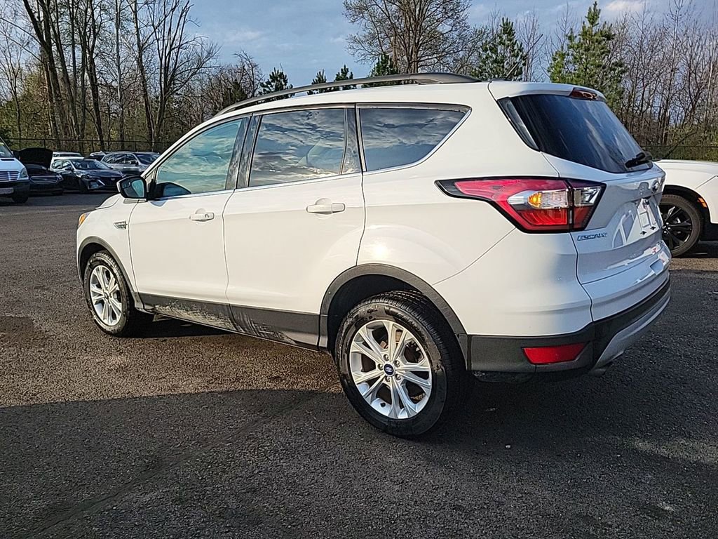 Used 2018 Ford Escape SE image 2
