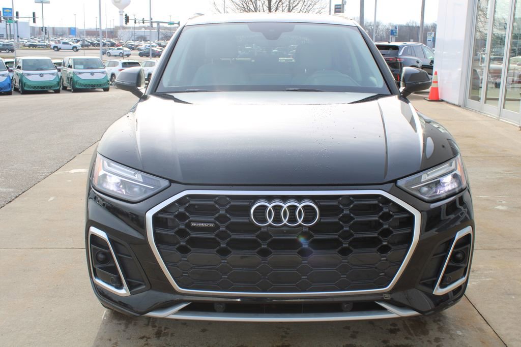 Used 2022 Audi Q5 2.0T Premium Plus w/ Premium Plus Package AWD/4WD image 2
