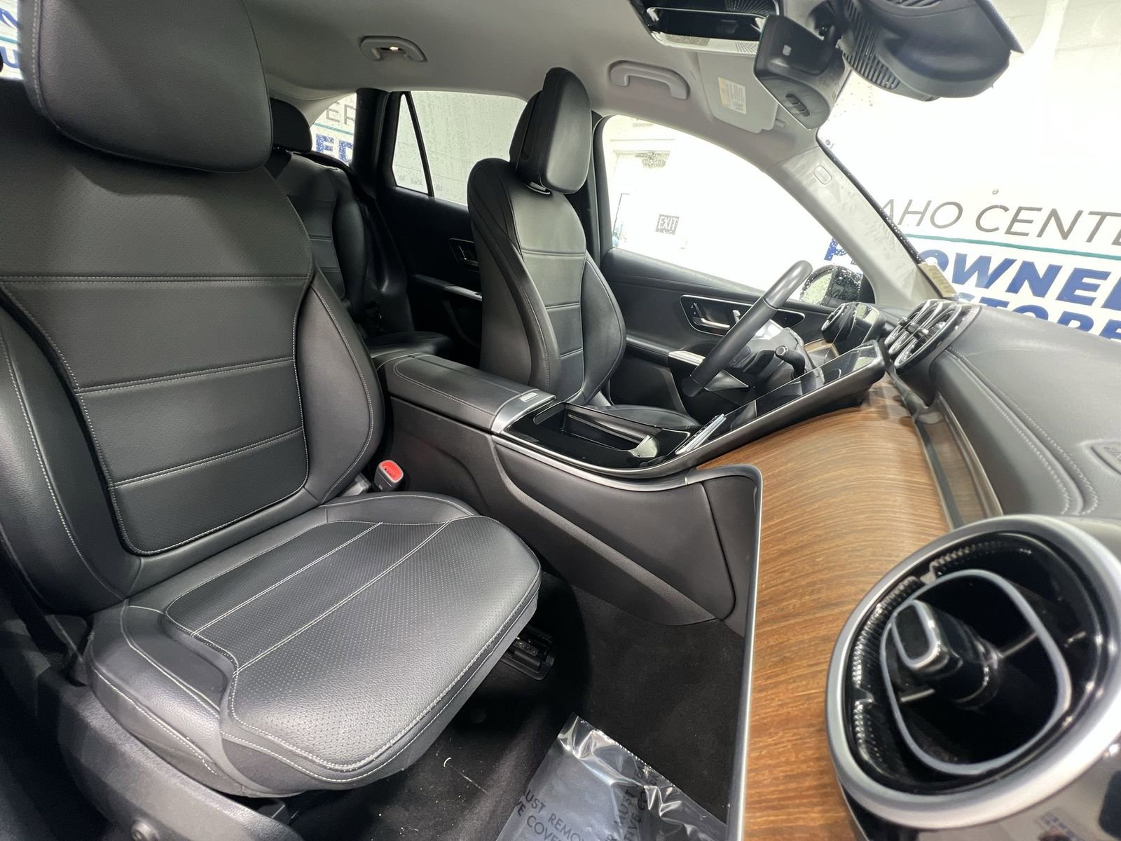 Used 2024 Mercedes-Benz GLC 300 4MATIC image 23