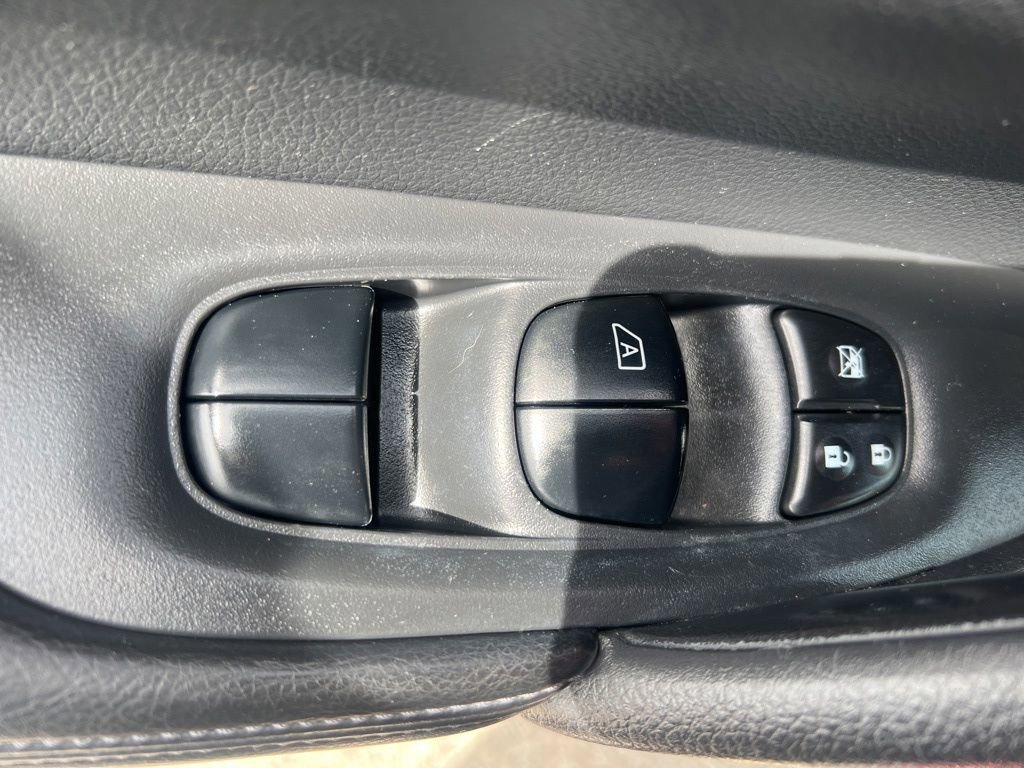 Used 2016 Nissan Rogue SV AWD/4WD image 43