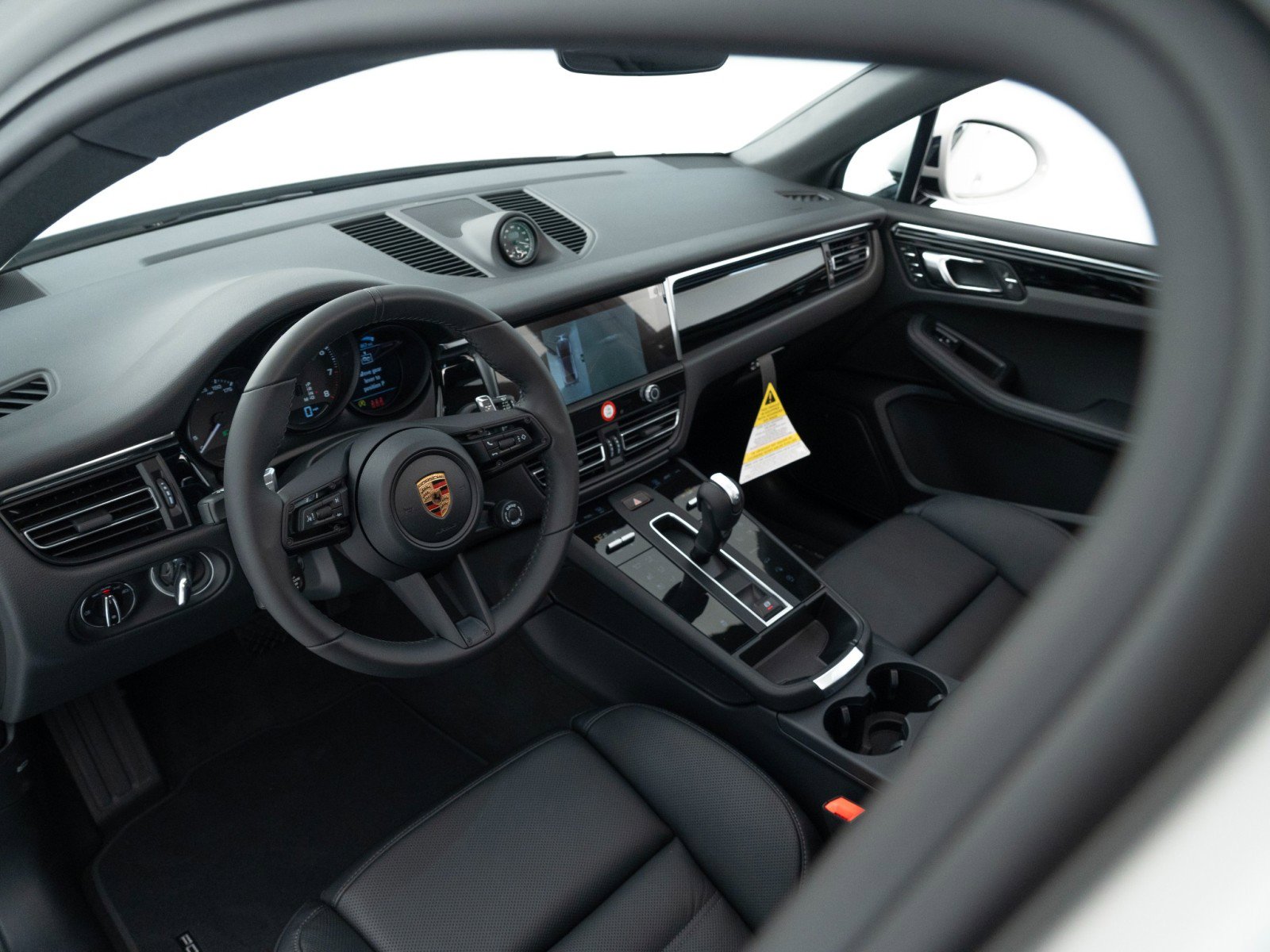 New 2026 Porsche Macan image 4