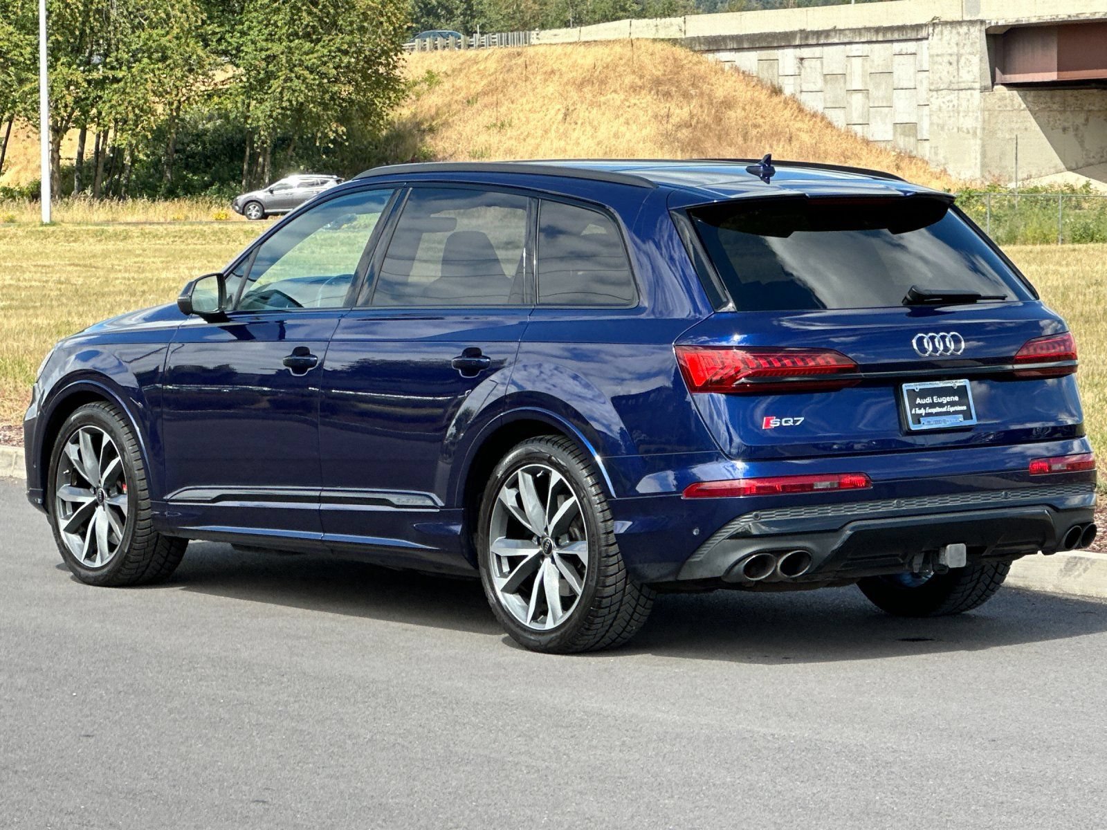 Used 2024 Audi SQ7 Prestige AWD/4WD image 5