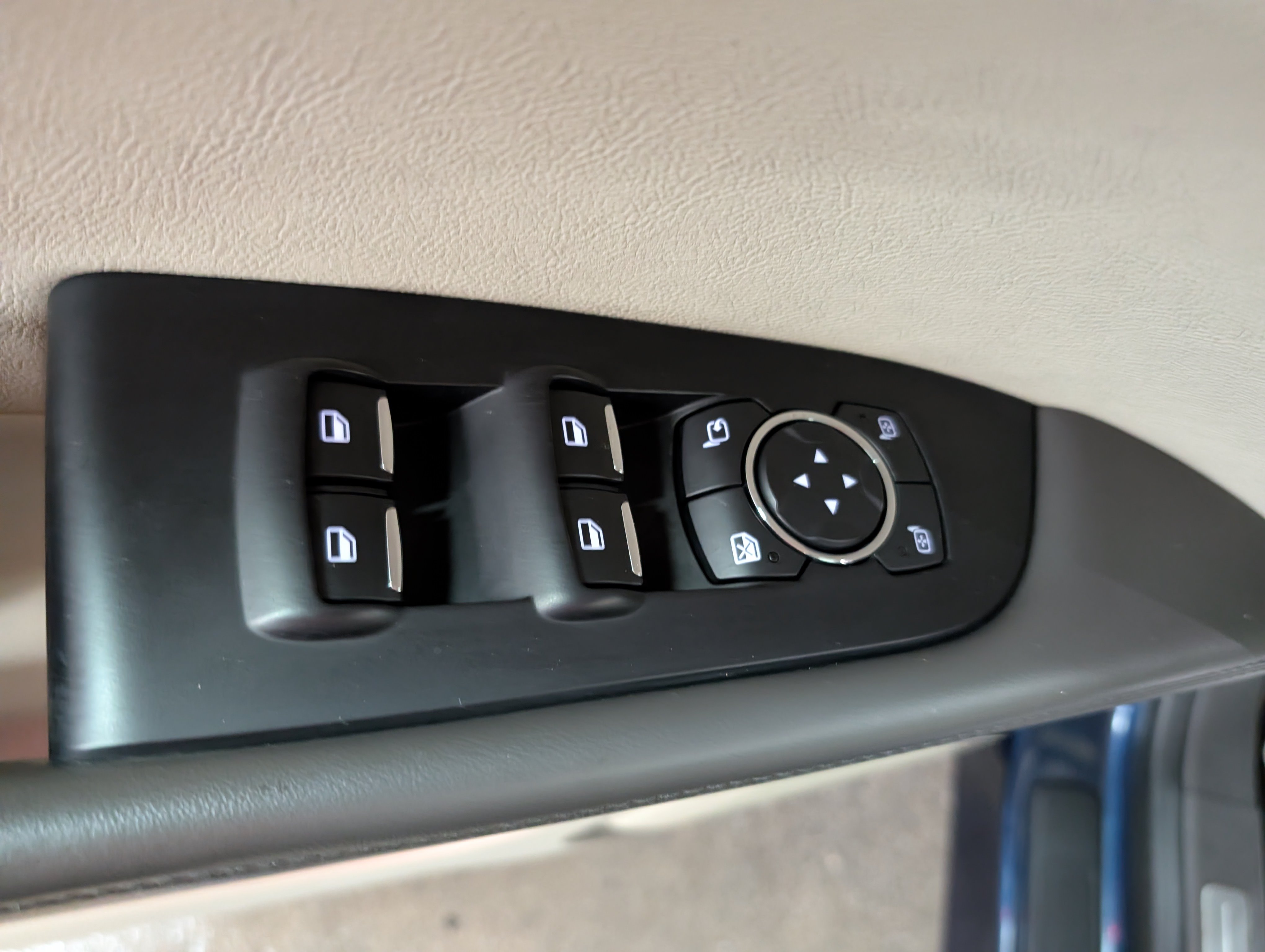 Used 2017 Lincoln MKX Reserve w/ Lincoln MKX Climate Package AWD/4WD image 22