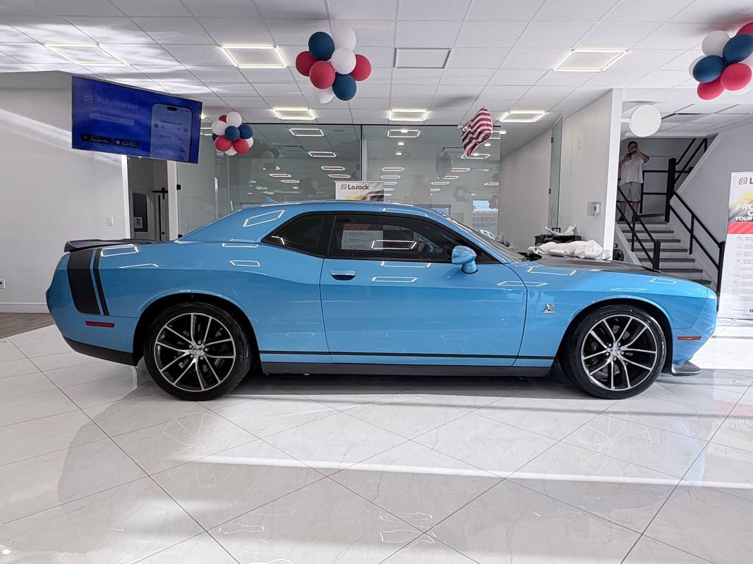 Used 2016 Dodge Challenger R/T Scat Pack w/ Leather Interior Group RWD image 5