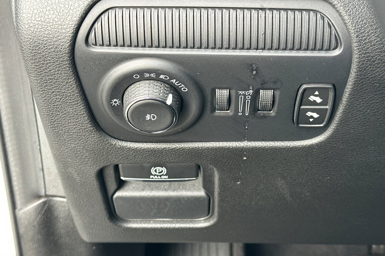 Used 2024 Jeep Wagoneer L Series II w/ Flexible Seating Group image 34