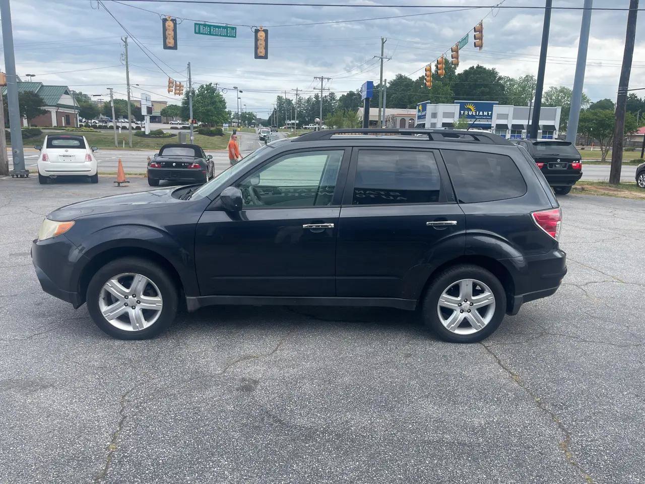 Used 2010 Subaru Outback 2.5i Limited w/ Popular Equipment Group 2A AWD/4WD image 2
