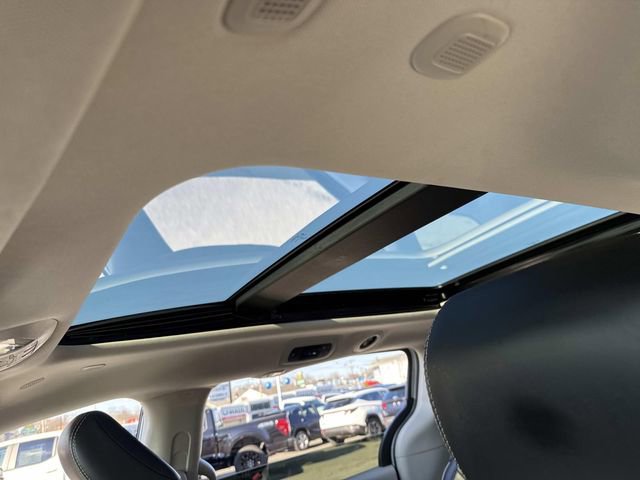 Used 2023 Chrysler Pacifica Limited image 23