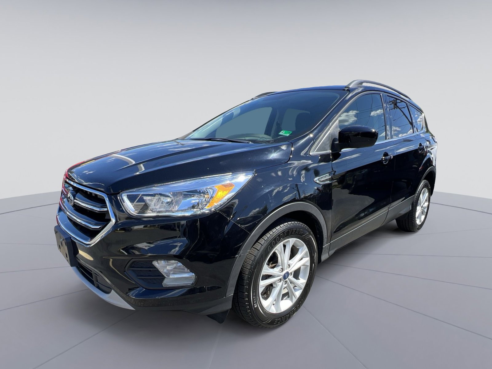 Used 2018 Ford Escape SE w/ SE Sync 3 Package