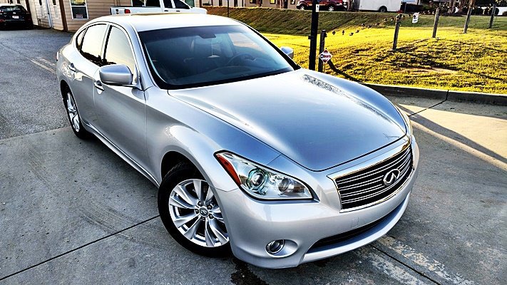 Used 2011 INFINITI M37 w/ Premium Pkg RWD image 4