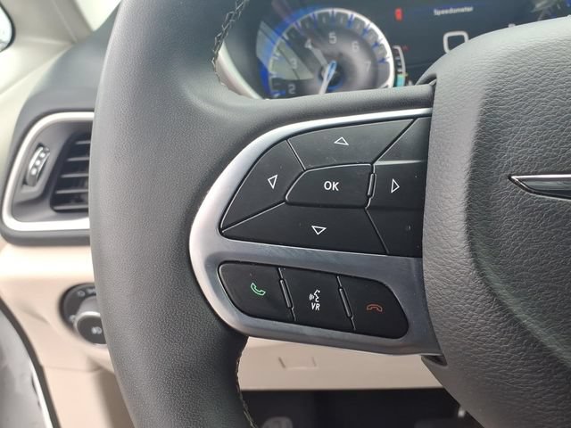 Certified 2024 Chrysler Pacifica Touring-L FWD image 28