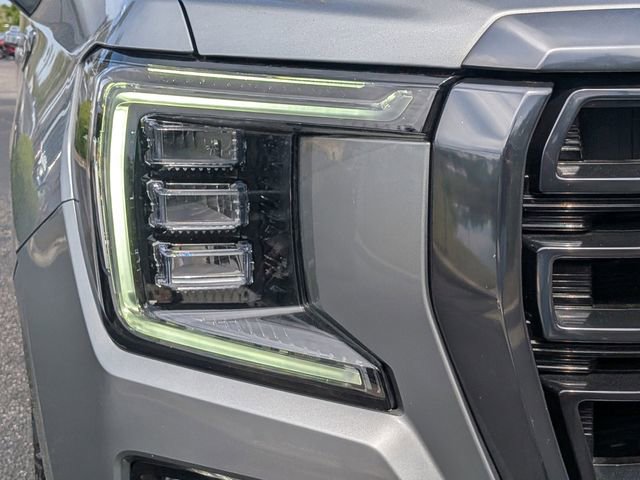 Used 2024 GMC Yukon AT4 w/ Technology Package AWD/4WD image 9
