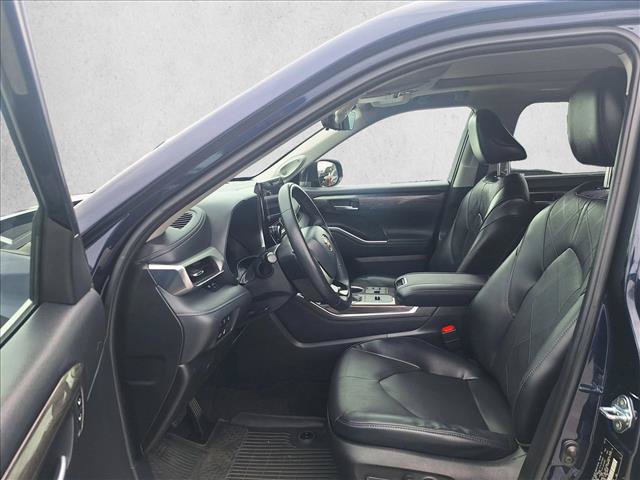 Used 2023 Toyota Highlander Platinum AWD/4WD image 10