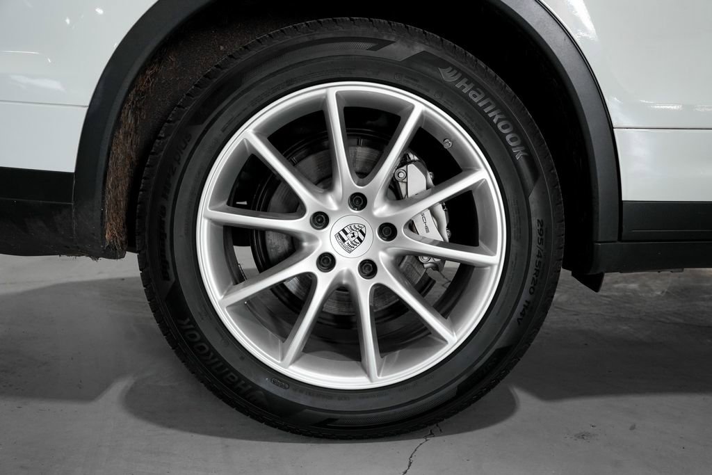 Used 2015 Porsche Cayenne S image 41