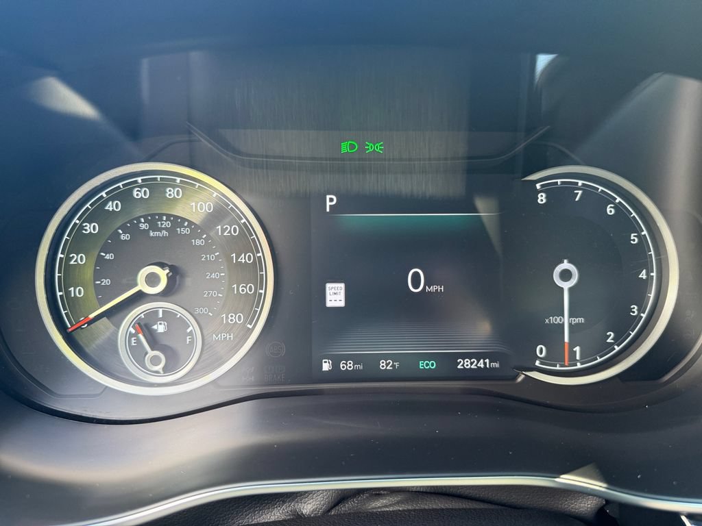 Used 2024 Genesis G70 2.5T AWD/4WD image 16