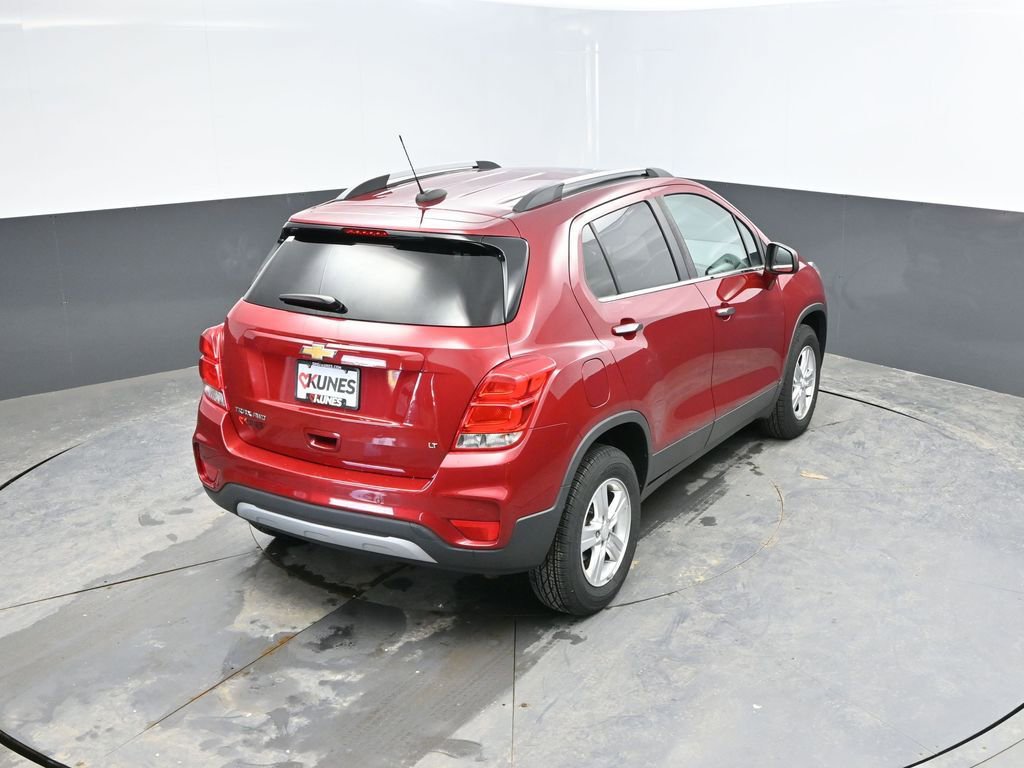 Used 2020 Chevrolet Trax LT w/ Sun & Sound Package image 29