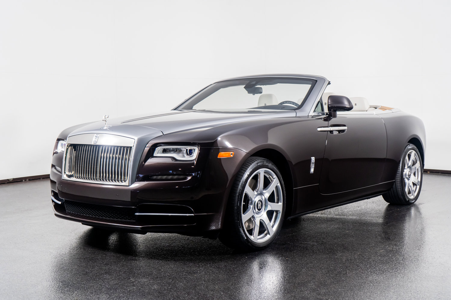 Used 2017 Rolls-Royce Dawn image 21