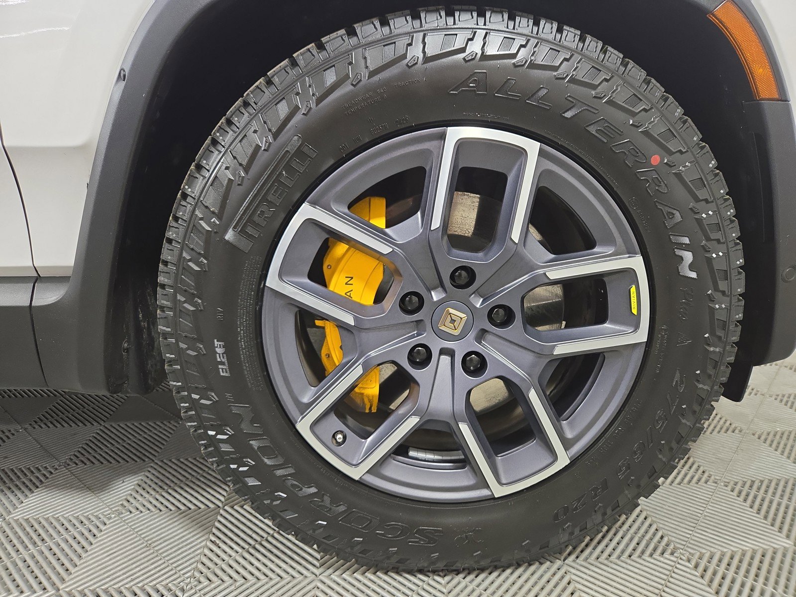 Used 2023 Rivian R1T Adventure image 12