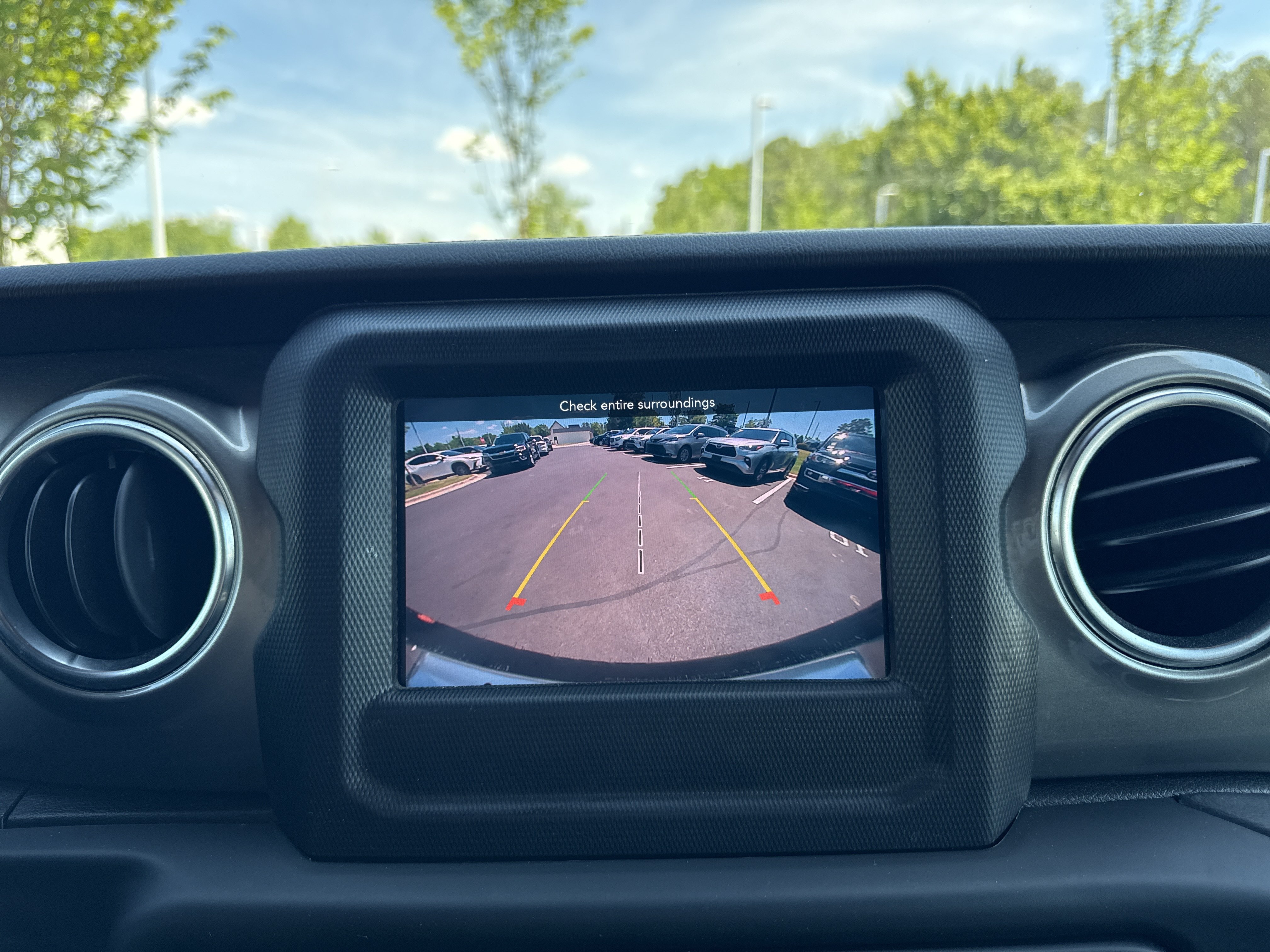 Used 2020 Jeep Wrangler Unlimited Sahara AWD/4WD image 25