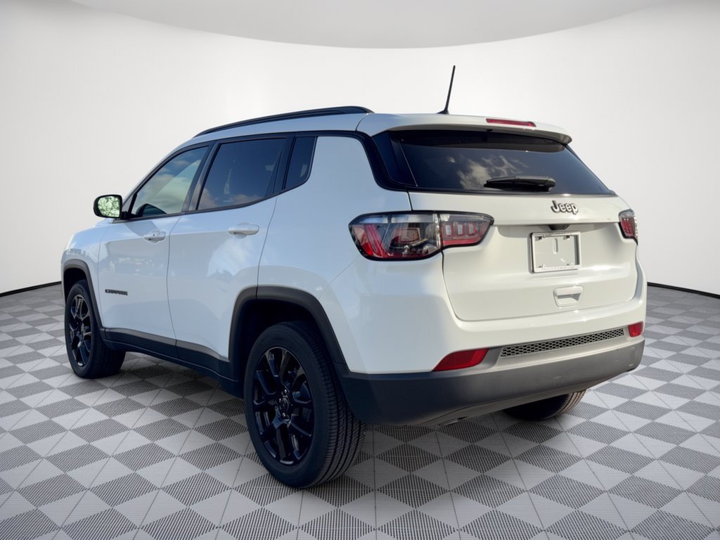 Used 2025 Jeep Compass Latitude w/ Altitude Special Edition AWD/4WD image 3