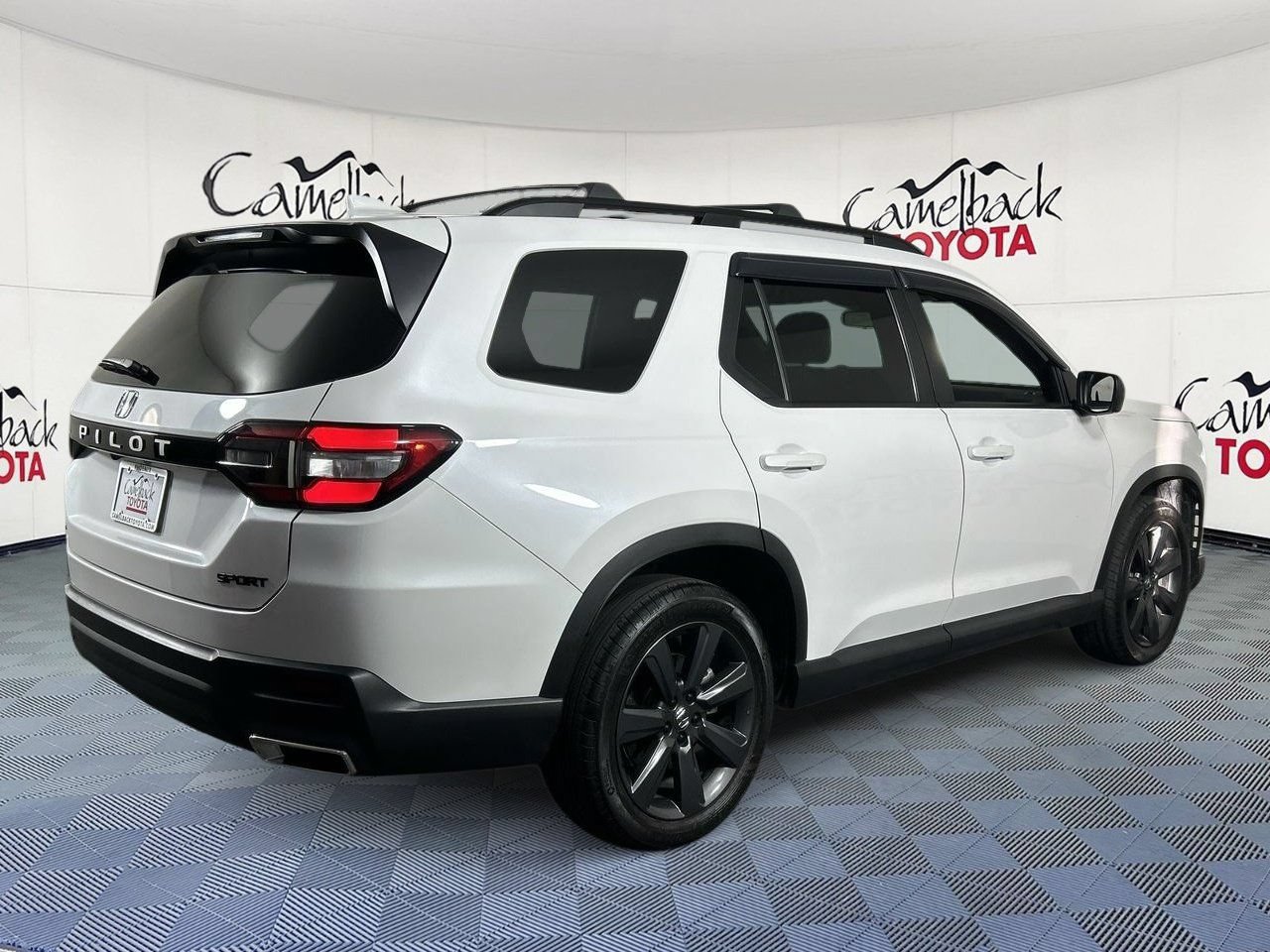 Used 2025 Honda Pilot Sport image 8
