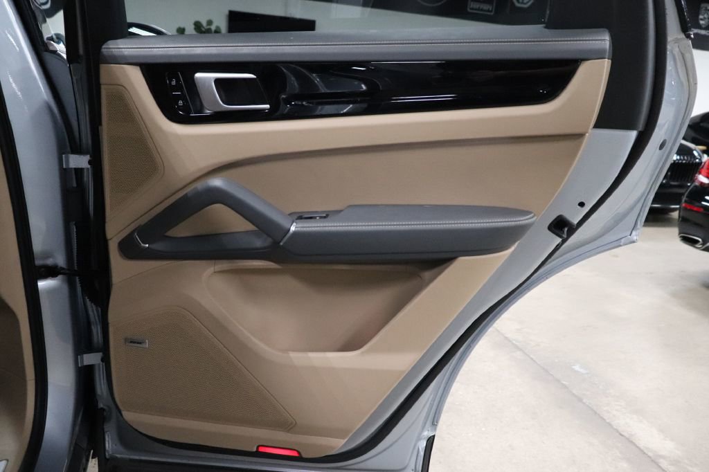 Used 2019 Porsche Cayenne S w/ Premium Plus Package image 20
