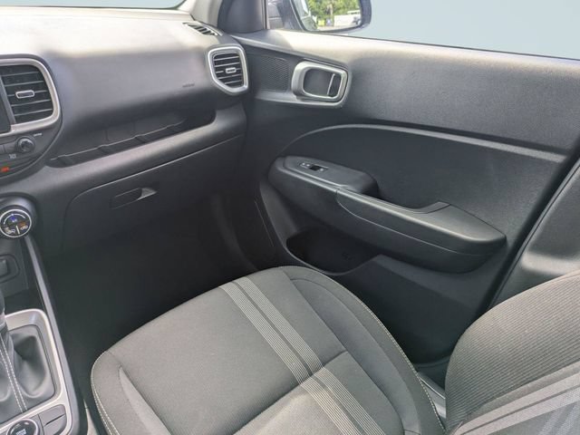 Used 2025 Hyundai Venue SEL FWD image 18