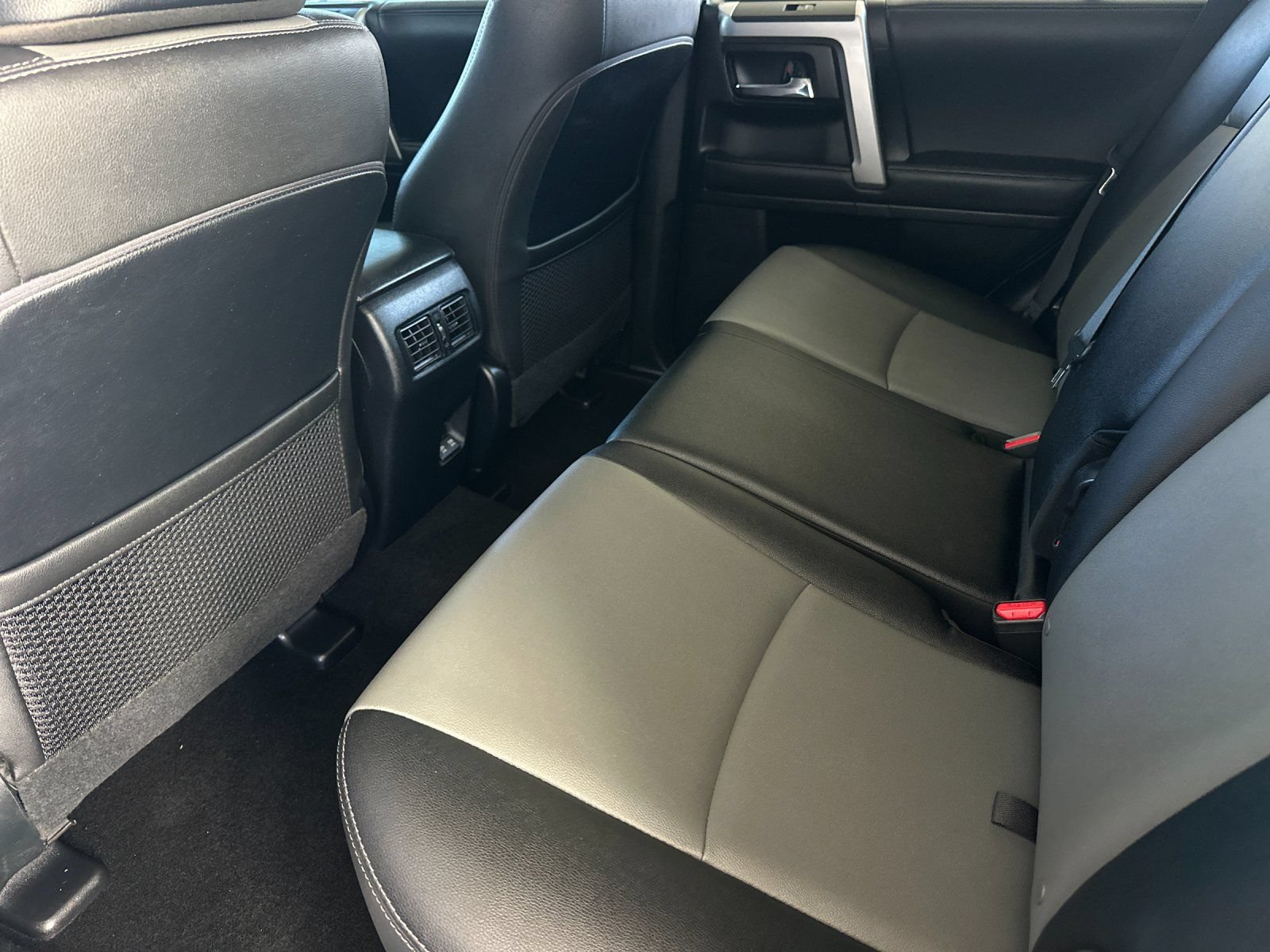 Used 2022 Toyota 4Runner SR5 Premium w/ Moonroof Package RWD image 11