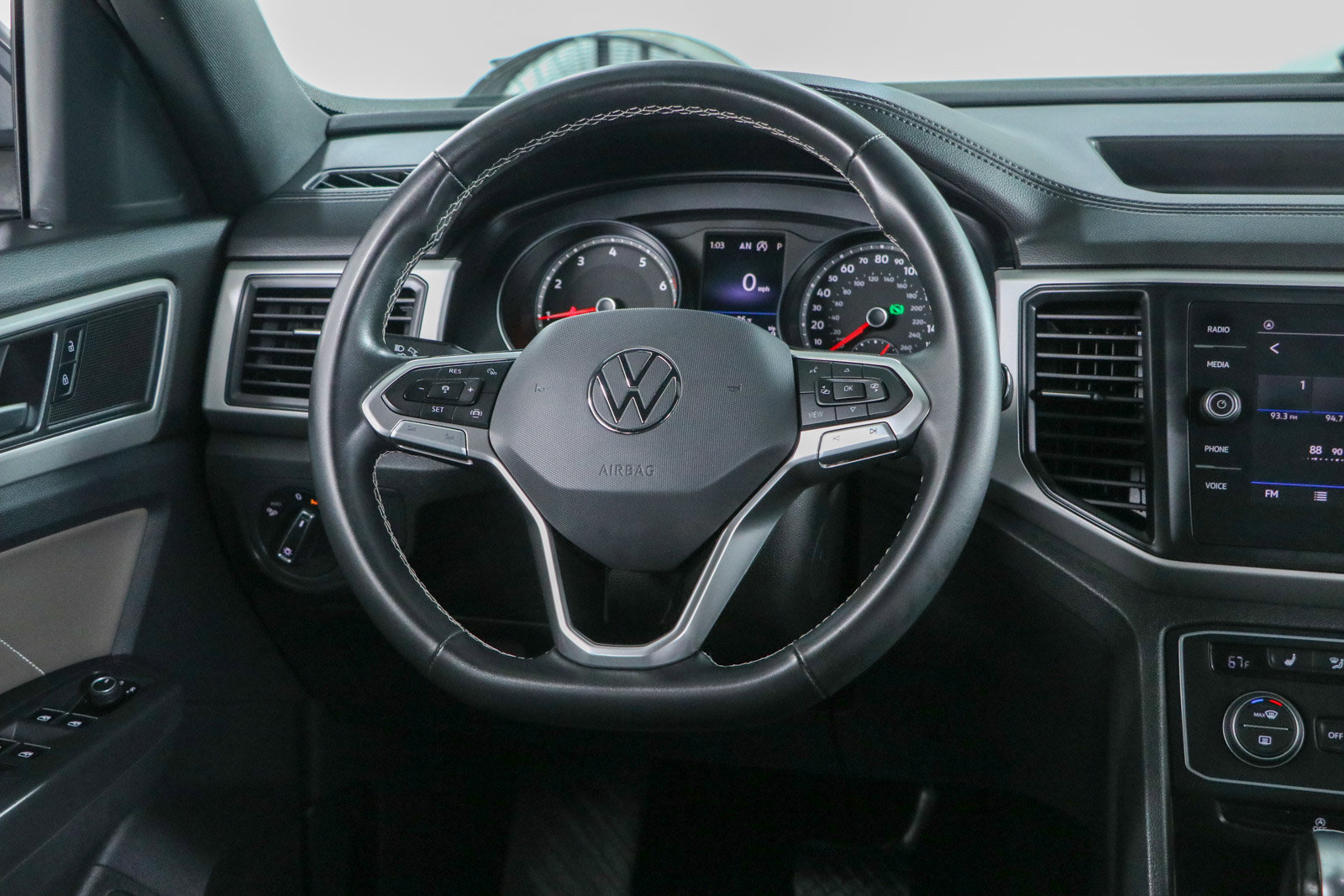 Used 2021 Volkswagen Atlas Cross Sport SE w/ Panoramic Sunroof Package FWD image 12
