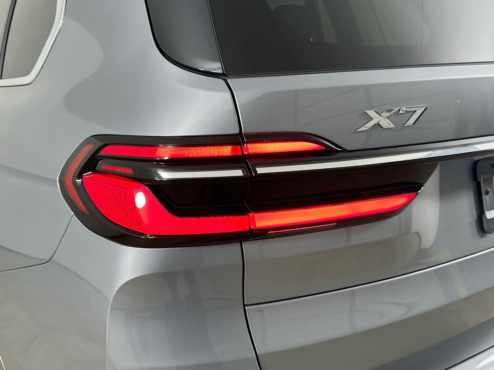 Used 2024 BMW X7 xDrive40i w/ Premium Package AWD/4WD image 12