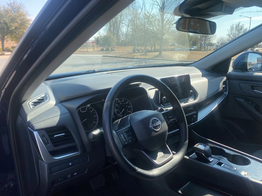 Used 2025 Nissan Rogue SV image 13