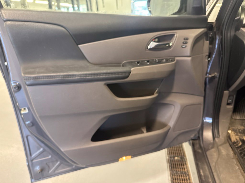 Used 2016 Honda Odyssey Touring Elite image 11