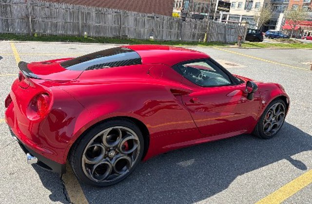 Used 2015 Alfa Romeo 4C Launch Edition w/ Convenience Group image 2