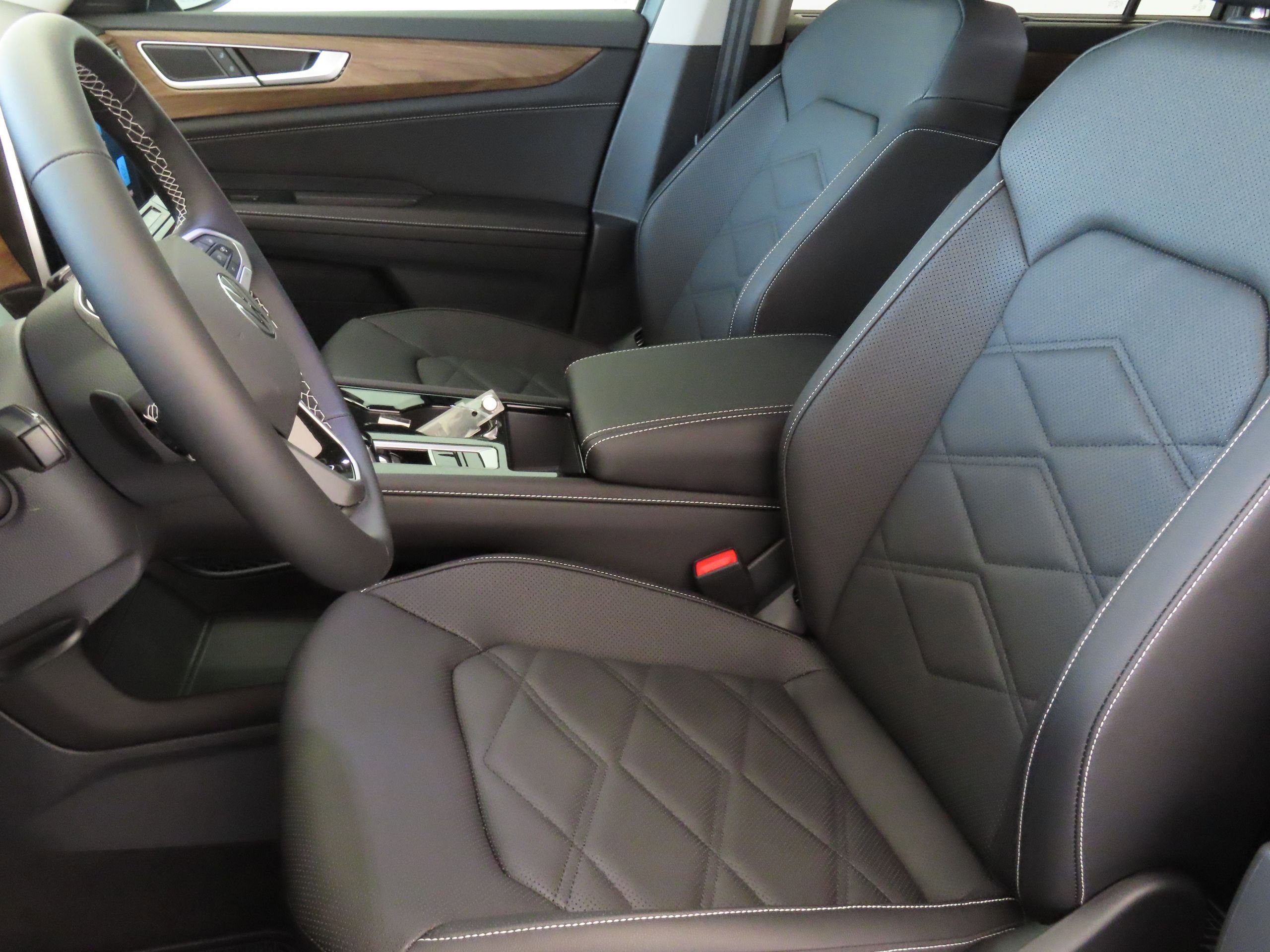 New 2025 Volkswagen Atlas SE FWD image 12