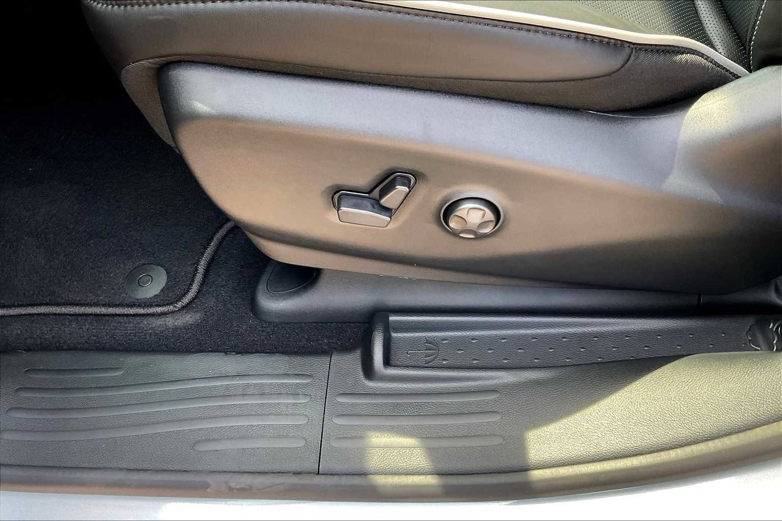 New 2026 Chrysler Pacifica Limited w/ S Appearance Package image 16