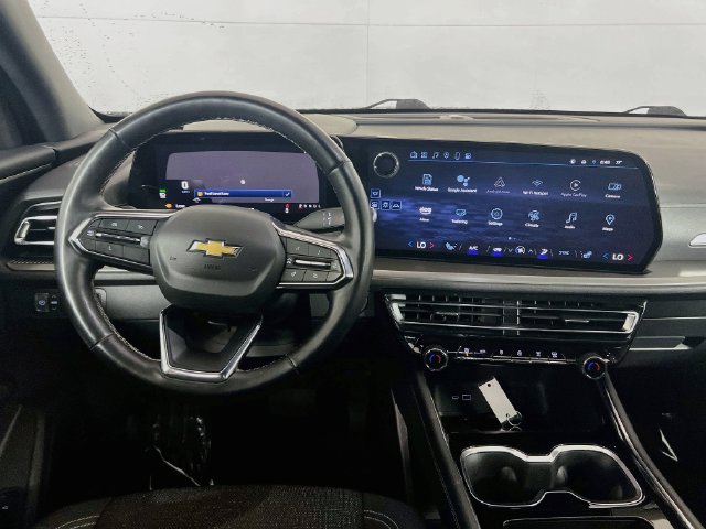 Used 2025 Chevrolet Traverse LT FWD image 18