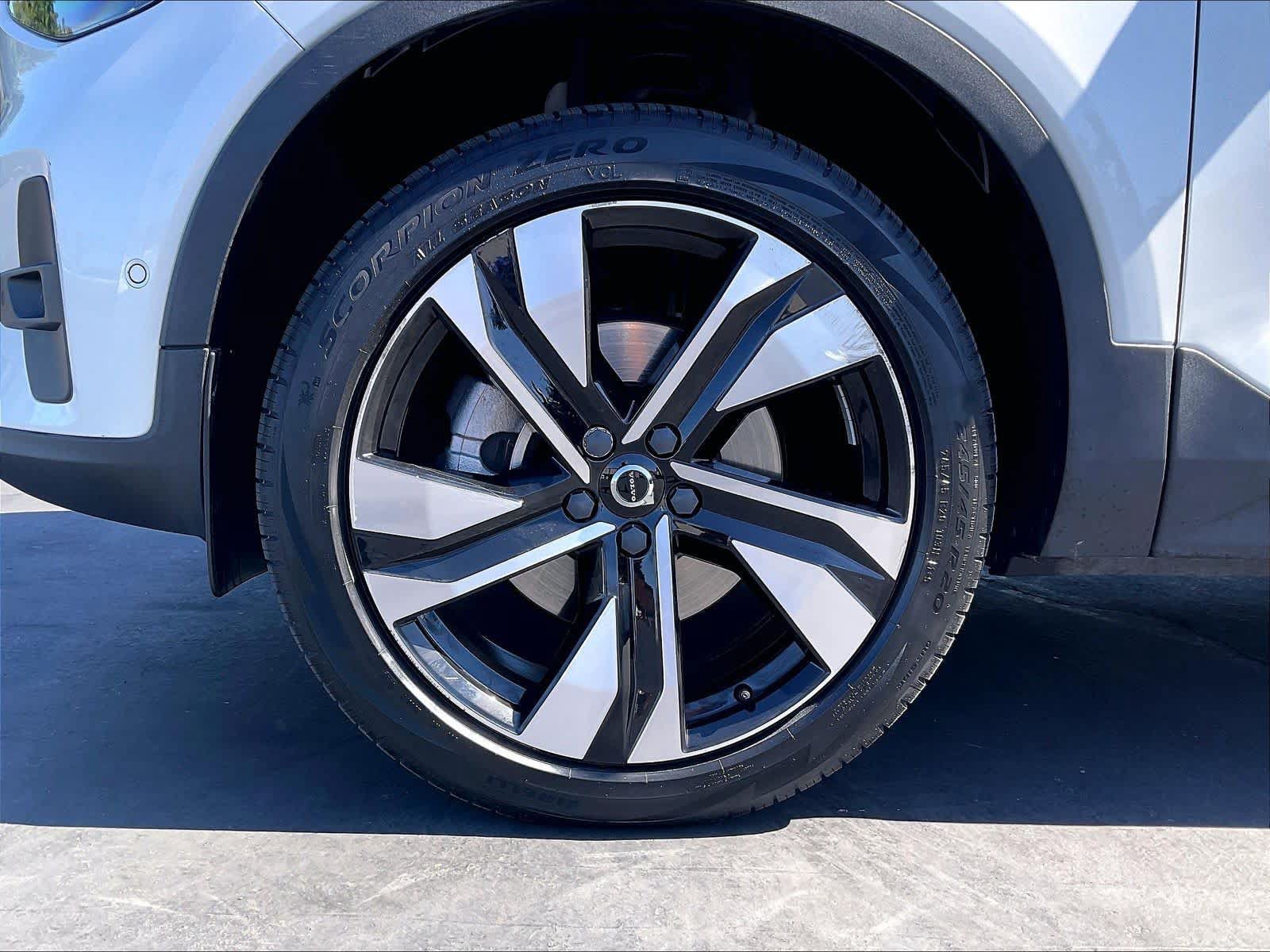 Used 2023 Volvo XC40 B5 Ultimate w/ Protection Package Premier AWD/4WD image 12
