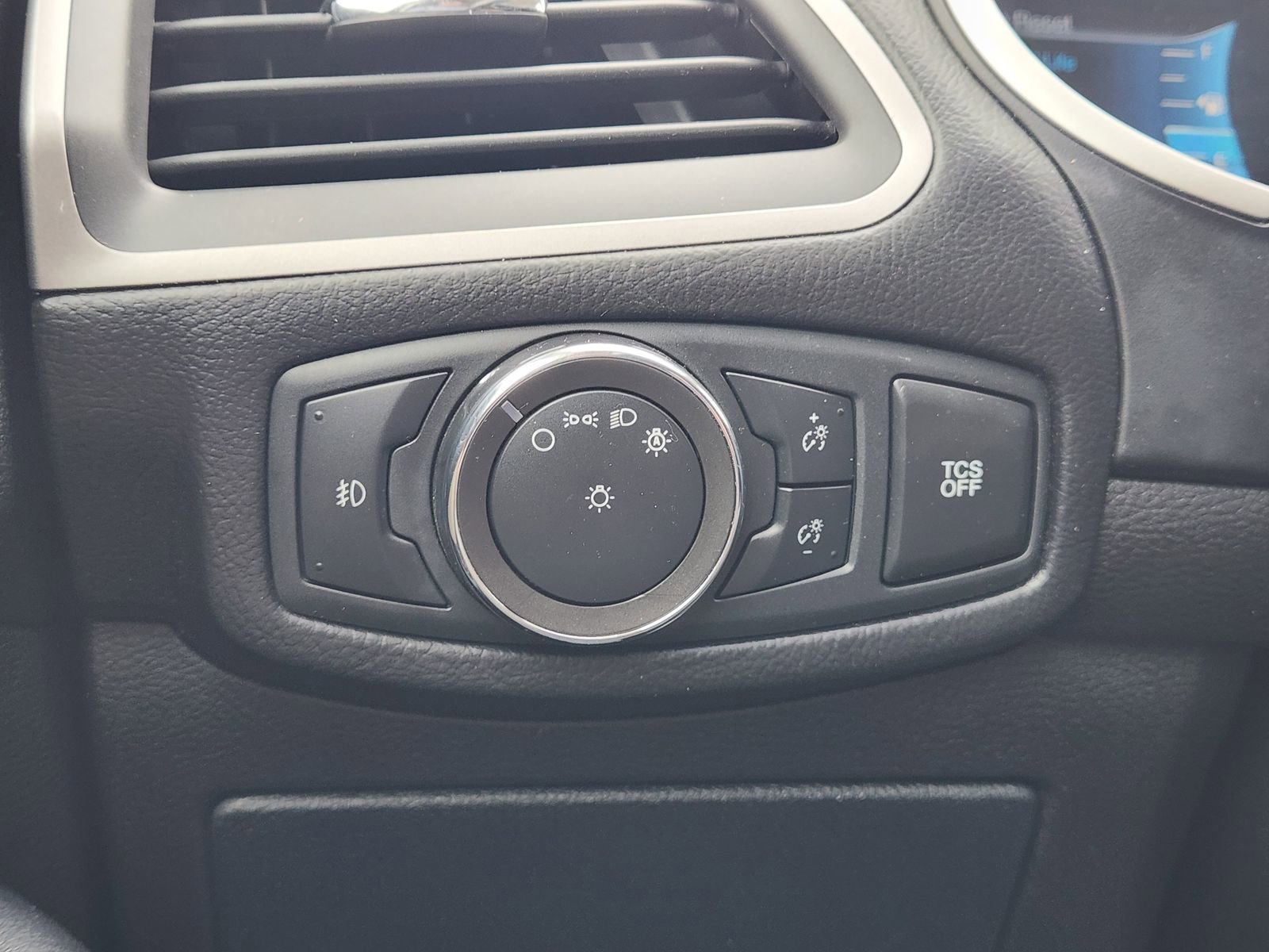 Used 2020 Ford Edge SEL FWD image 22