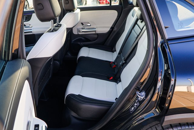 Used 2021 Mercedes-Benz GLA 35 AMG 4MATIC image 22