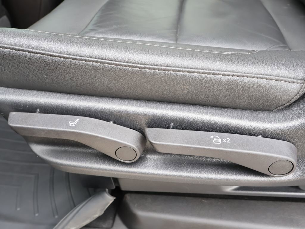 Used 2021 Chevrolet Suburban LT AWD/4WD image 27