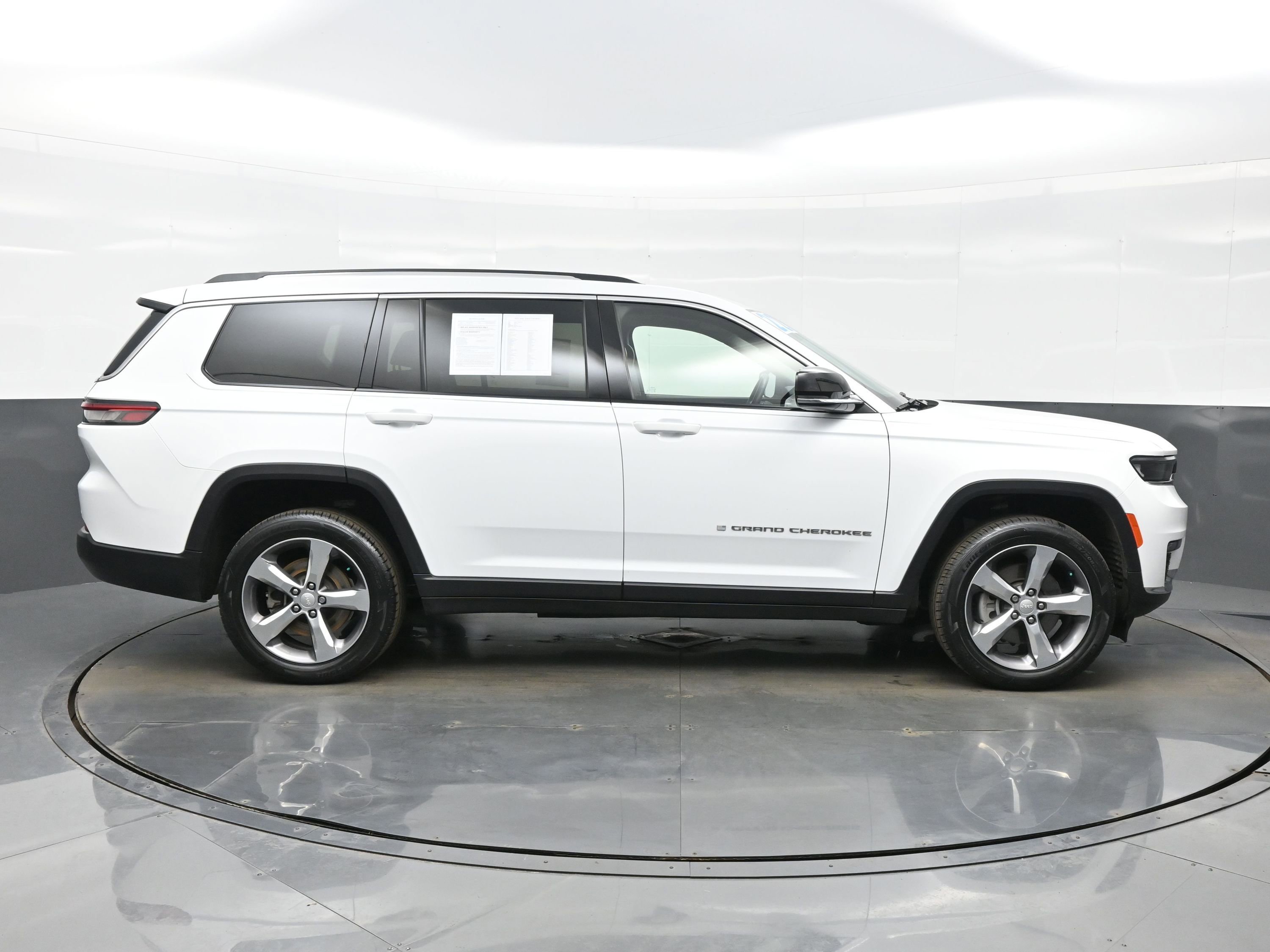 Used 2022 Jeep Grand Cherokee L Limited image 7