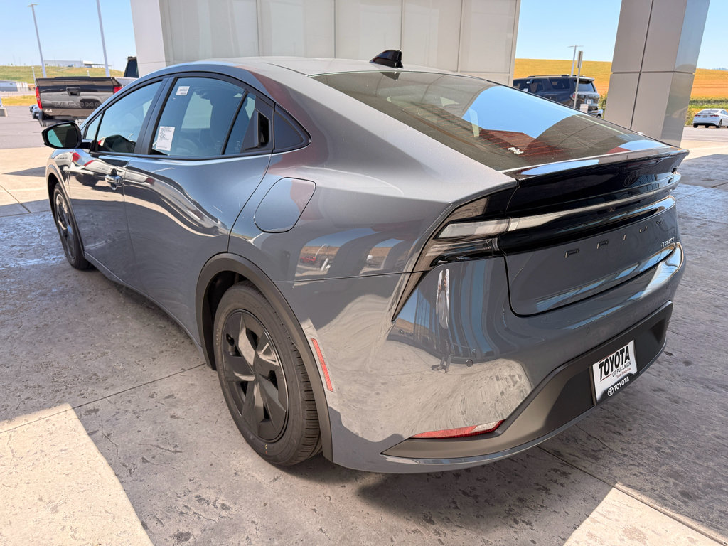 New 2026 Toyota Prius Plug-In Hybrid FWD image 6