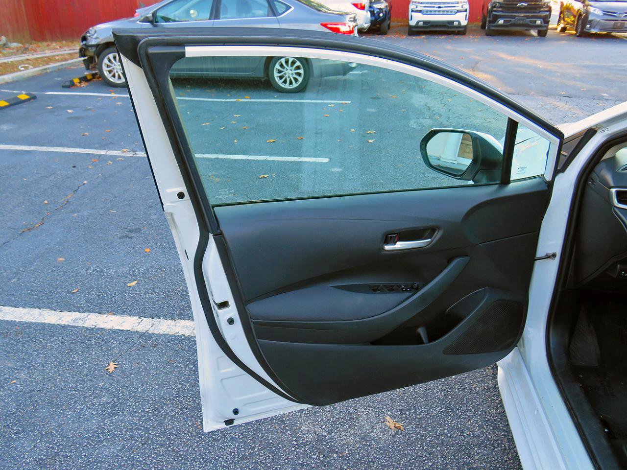 Used 2020 Toyota Corolla LE FWD image 25