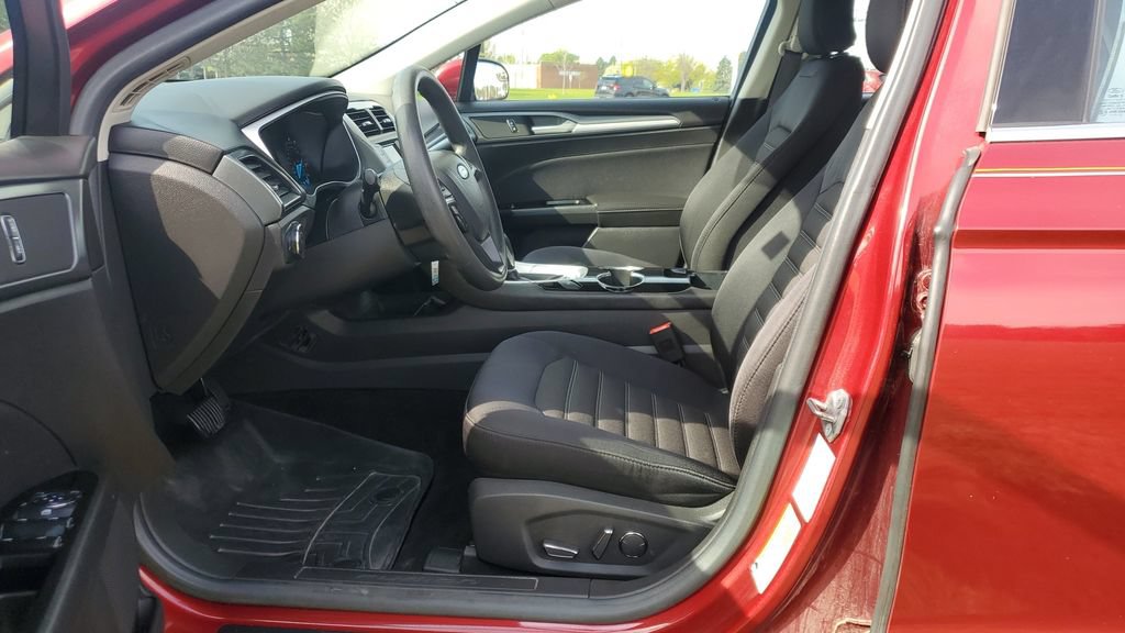 Used 2015 Ford Fusion SE FWD image 7